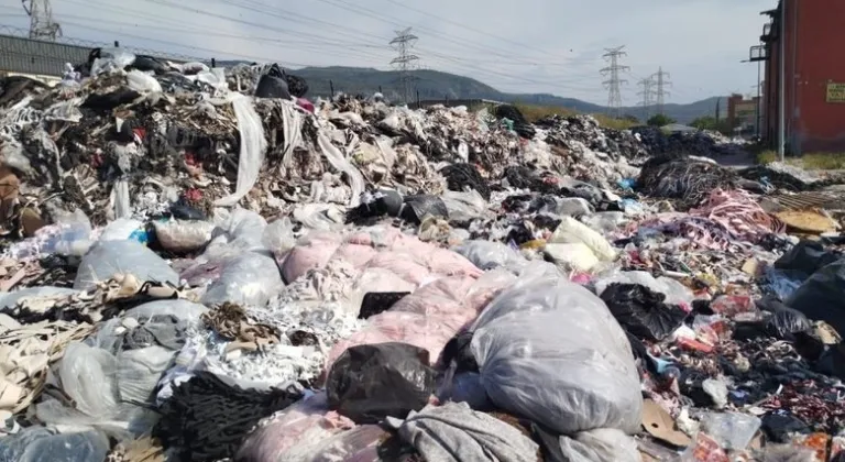 AYAKKABACILAR SİTESİNDE ÇÖP REZALETİNE HALA EL ATAN YOK