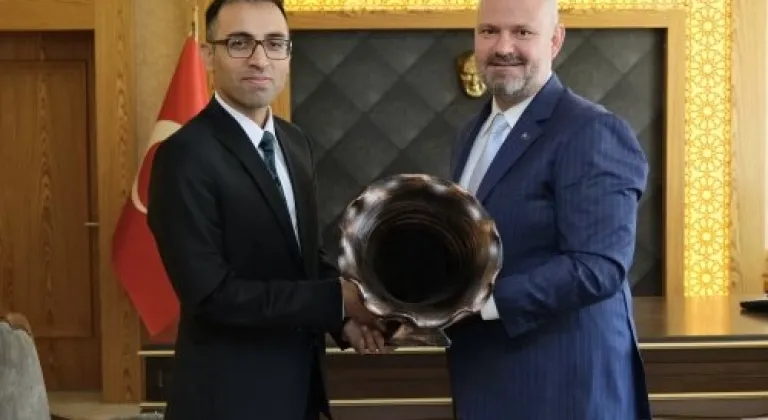 AYDIN PEHLİVAN MENEMEN'İN YENİ KAYMAKAM'I YILMAZ'I ZİYARET ETTİ