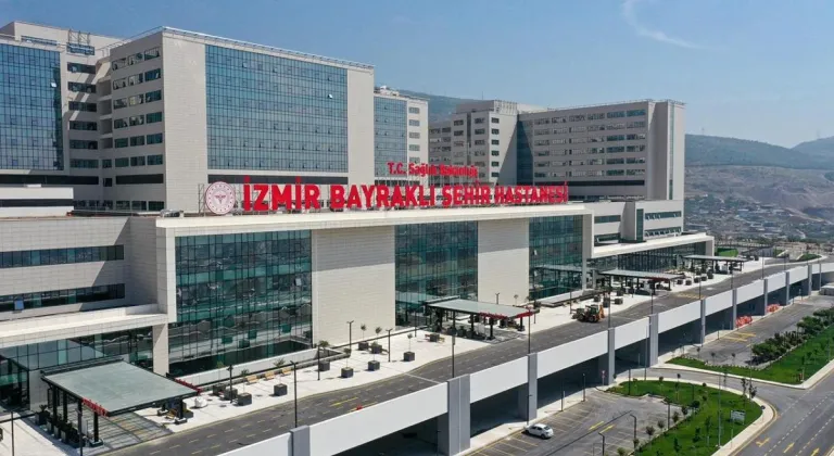 BAYRAKLI ŞEHİR HASTANESİ İŞÇİLERİ İŞ BIRAKTI