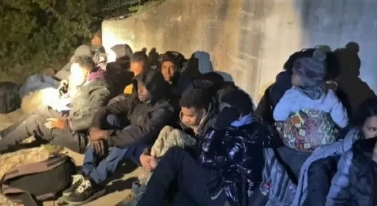 ÇEŞME'DE GÖÇMEN OPERASYONU