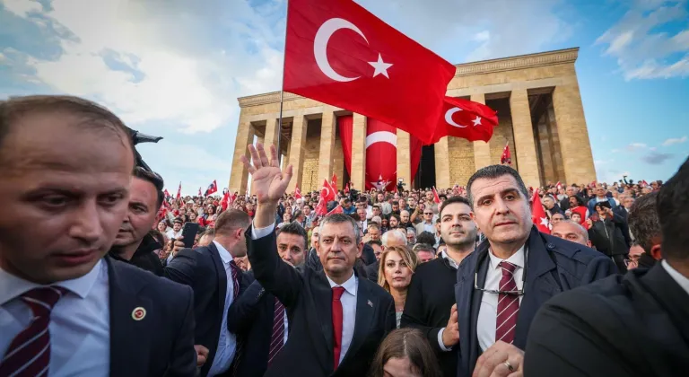 CHP ANITKABİR'E YÜRÜDÜ