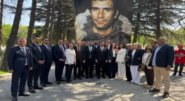 CHP İZMİR 3 FİDANIN MEZARINI ZİYARET ETTİ