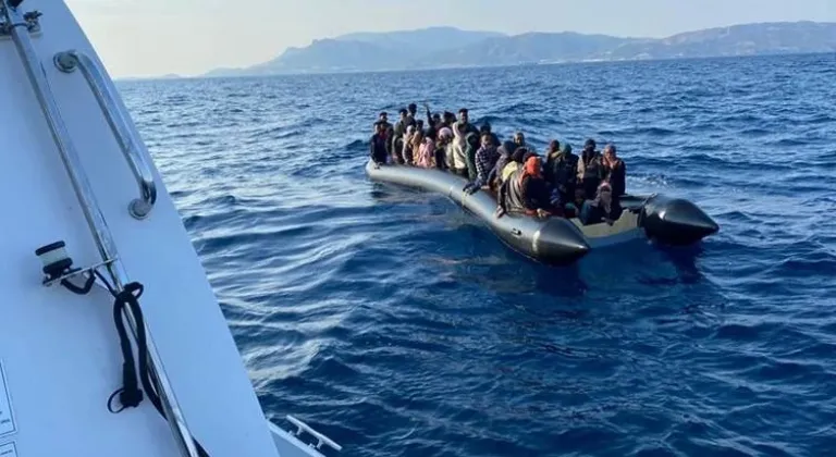 İzmir'de 53 düzensiz göçmen yakalandı, 43 düzensiz göçmen kurtarıldı