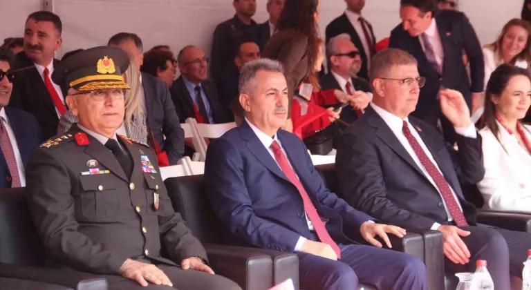 İZMİR'DE 23 NİSAN COŞKUSU