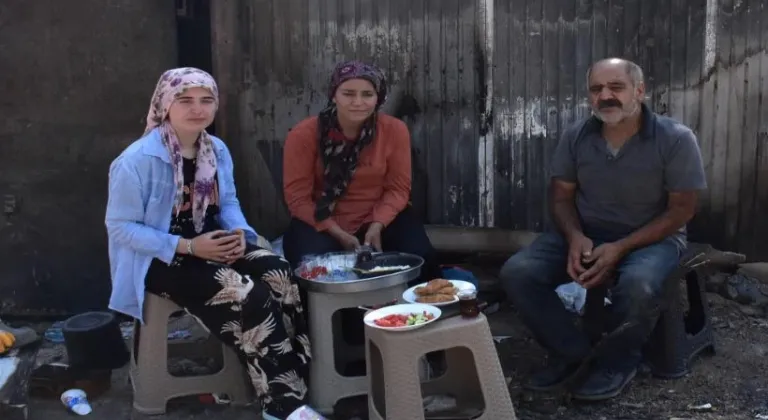 KARŞIYAKA'DAKİ YANGINDA EVLERİ YANANLAR YAŞADIKLARINI ANLATTI