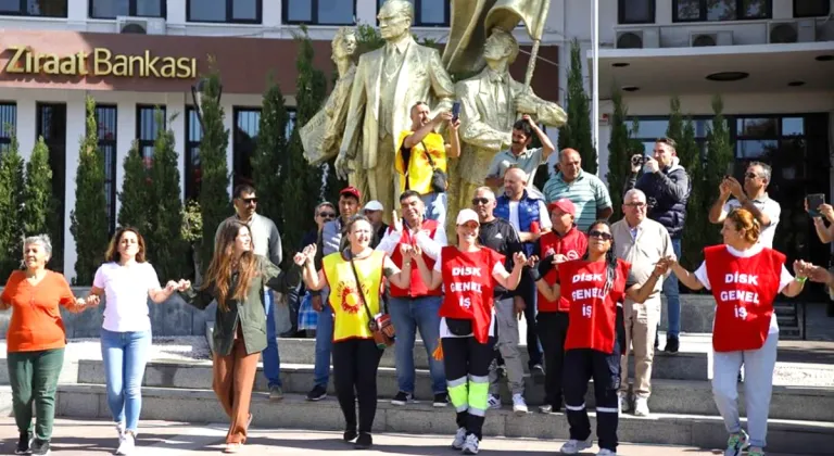 LAL DENİZLİ : YAŞASIN 1 MAYIS