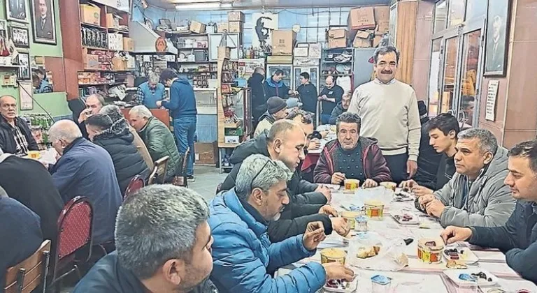 Ödemiş’te 9 yıldır sürdürülen kahvehanede sahur geleneği