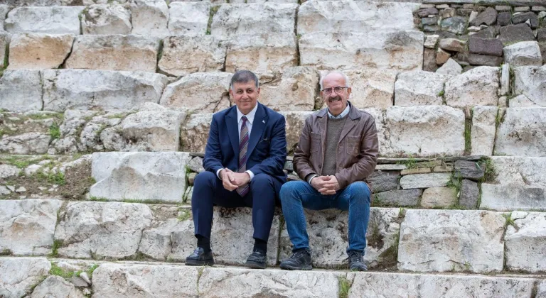 SMYRNA TİYATROSU GÜN YÜZÜNE ÇIKIYOR