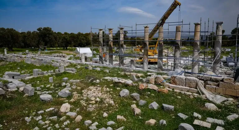 TEOS'TA DIONYSOS TAPINAĞI YENİDEN YÜKSELİYOR