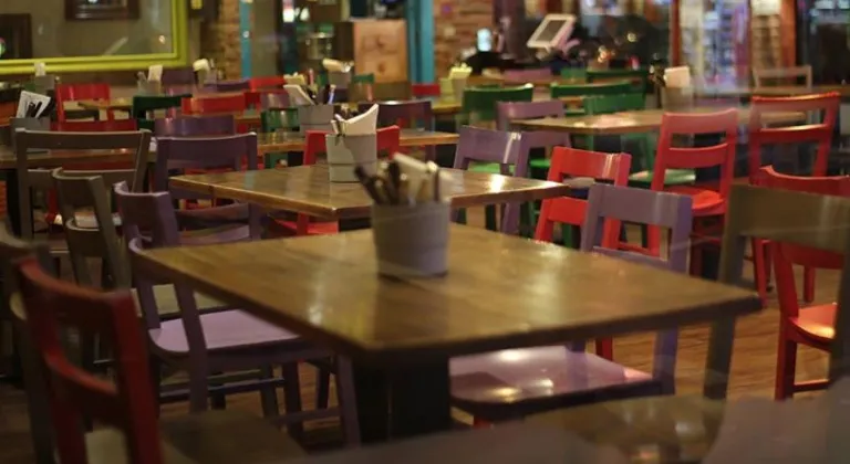 Yiyecek içecek hizmeti sunan işletmelerde zorunlu servis ücreti yasaklanıyor